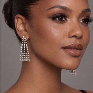 Elegant Vintage Rhinestone Chandelier Earrings – Silver Tone